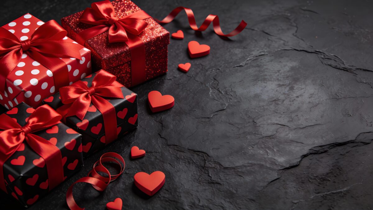 Что подарить второй половине на 14 февраля