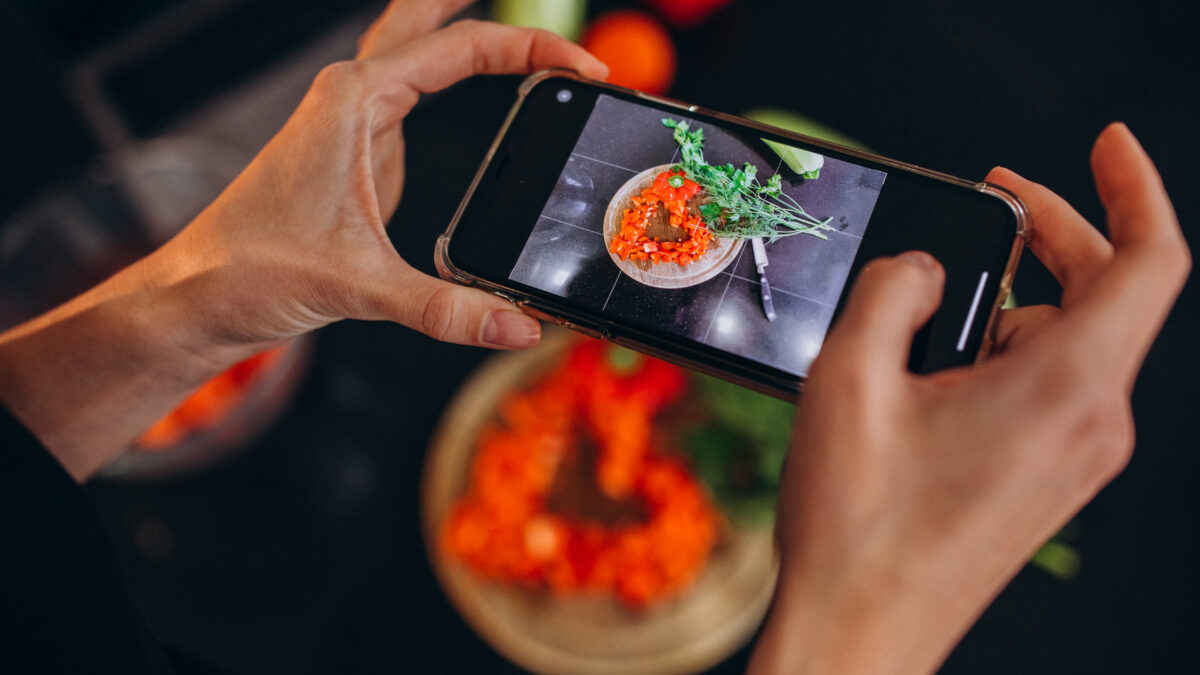 Надоело работать в офисе: топ-10 необычных профессий для тех, кто устал от рутины