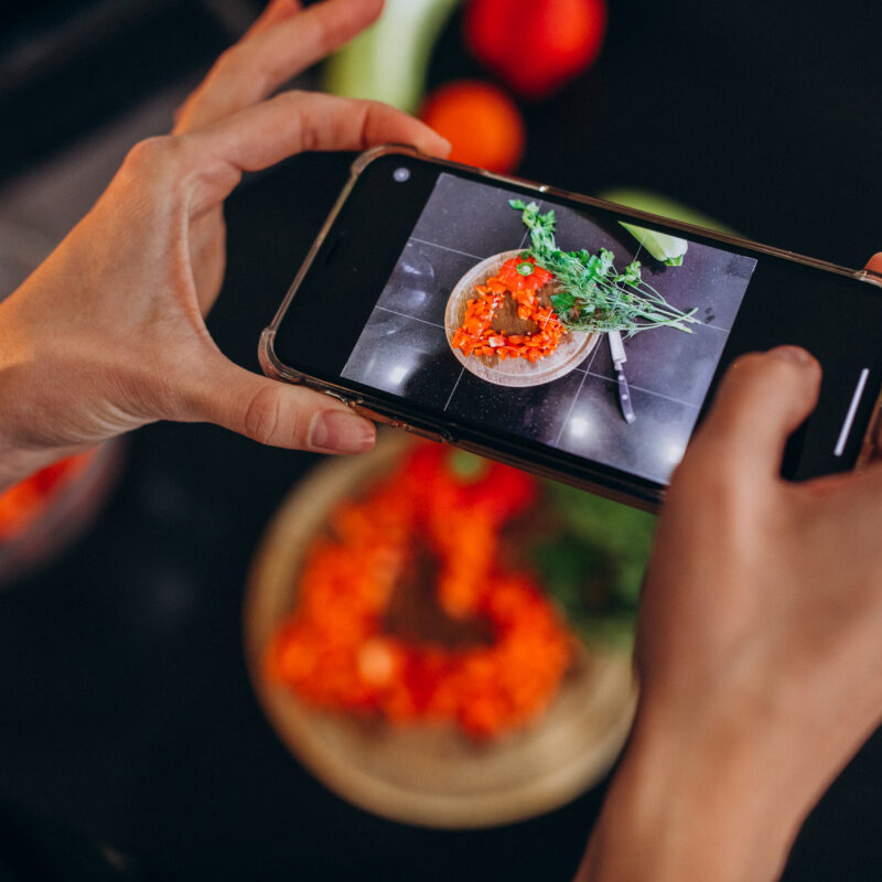 Надоело работать в офисе: топ-10 необычных профессий для тех, кто устал от рутины