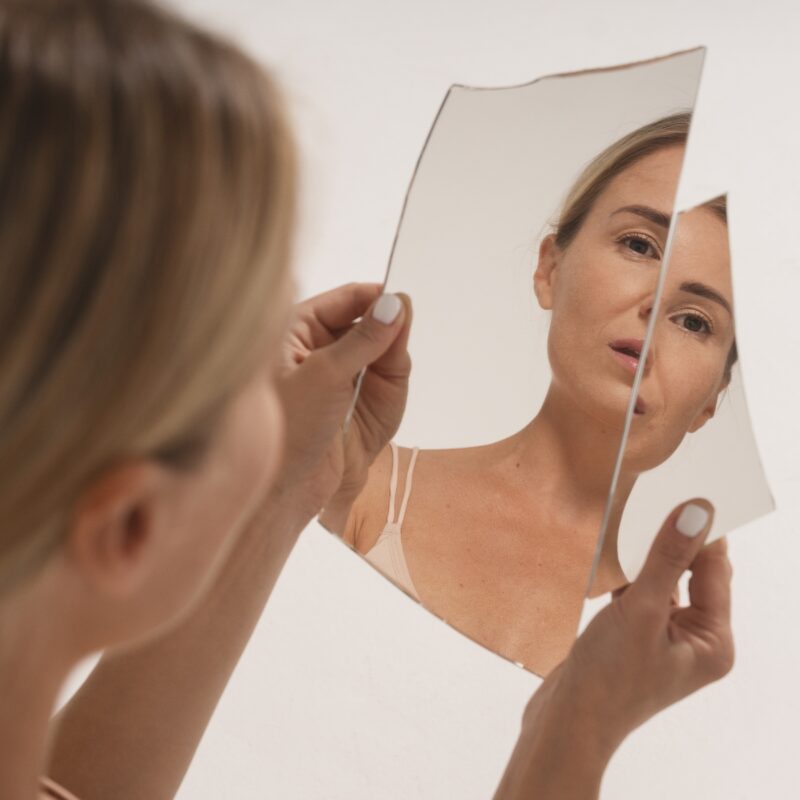 Почему мы начинаем бояться возраста раньше, чем замечаем первые морщинки