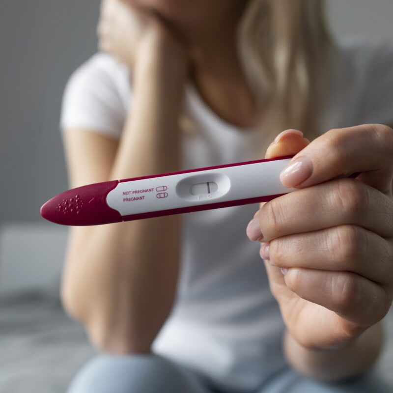 Снова одна полоска: почему не получается забеременеть и что с этим делать?