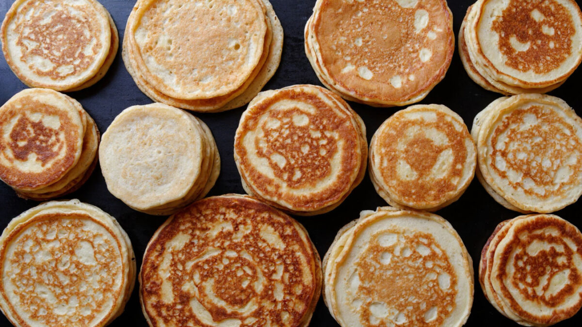 Блины на чае и с кукурузой: семь необычных рецептов