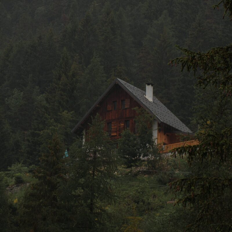 Дикий отдых класса люкс: как экологичный глэмпинг вытесняет лакшери-отели – топ-10 направлений