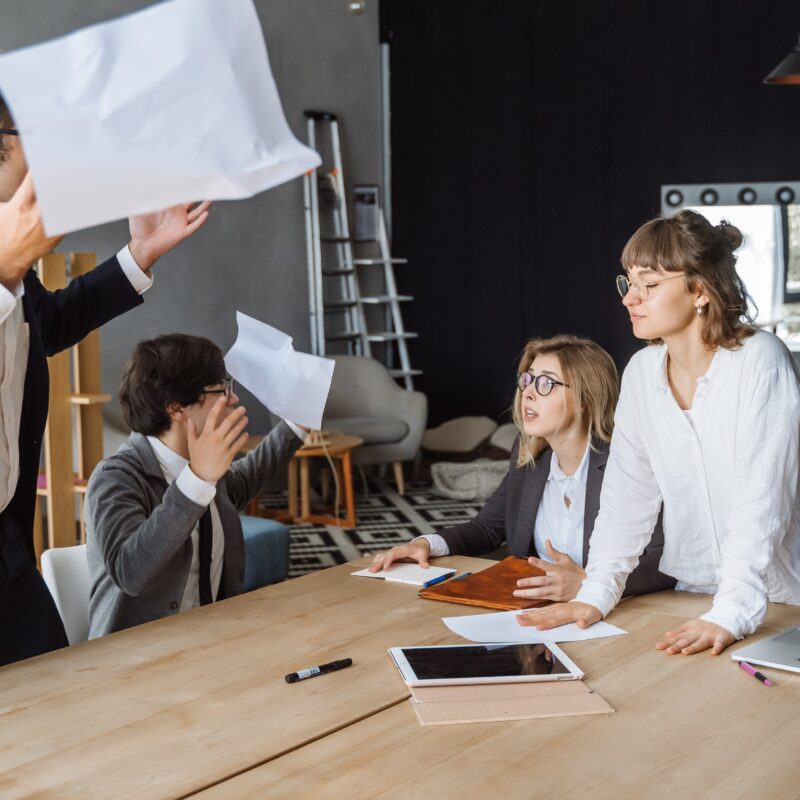 Проблема в офисных паразитах: как быть с токсичными коллегами?