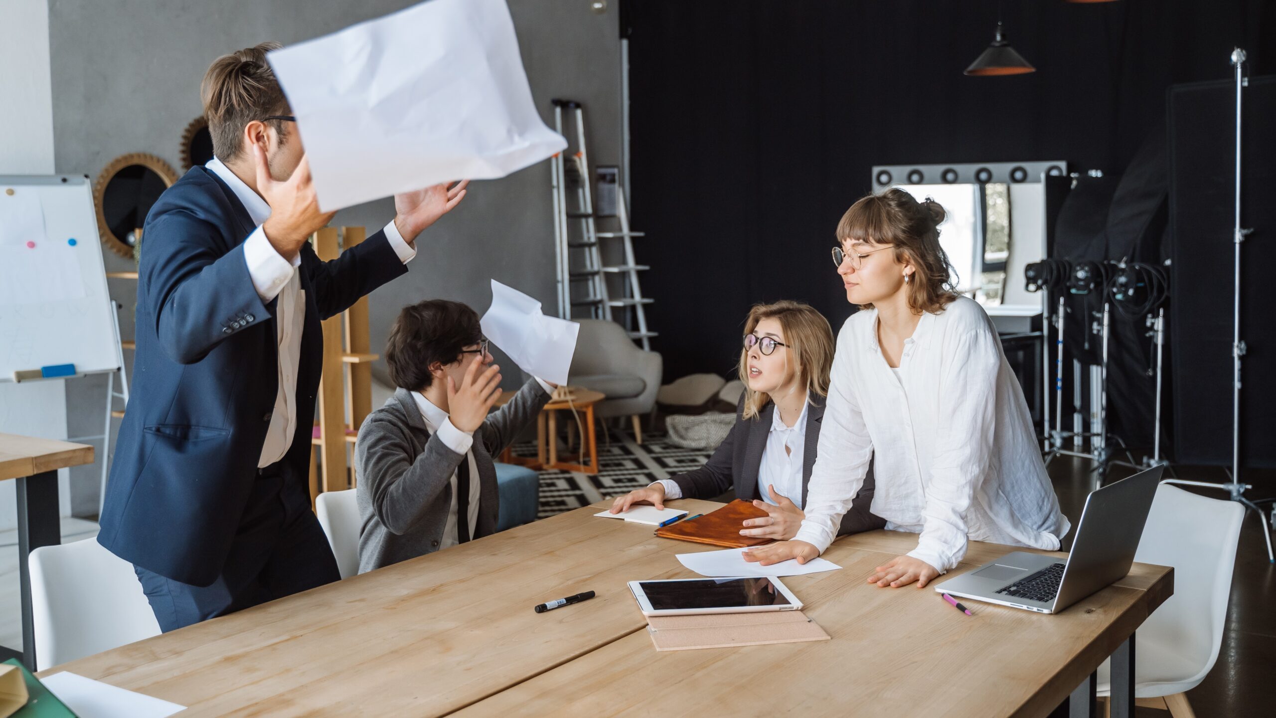 Проблема в офисных паразитах: как быть с токсичными коллегами?