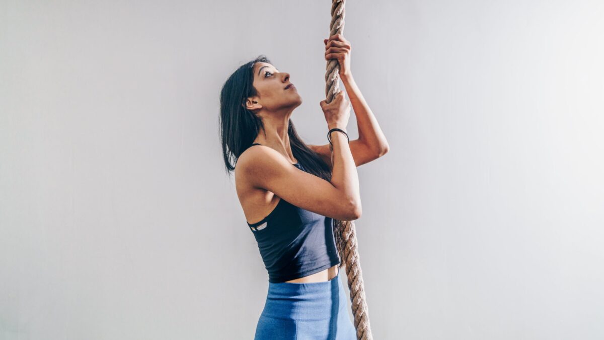 Целлюлит и растяжки: что лечим, а что учимся принимать – дерматолог разрушила мифы