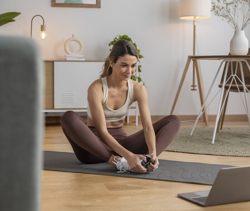 Вешалка для одежды за 50 тысяч: как организовать тренировки дома – топ-5 упражнений