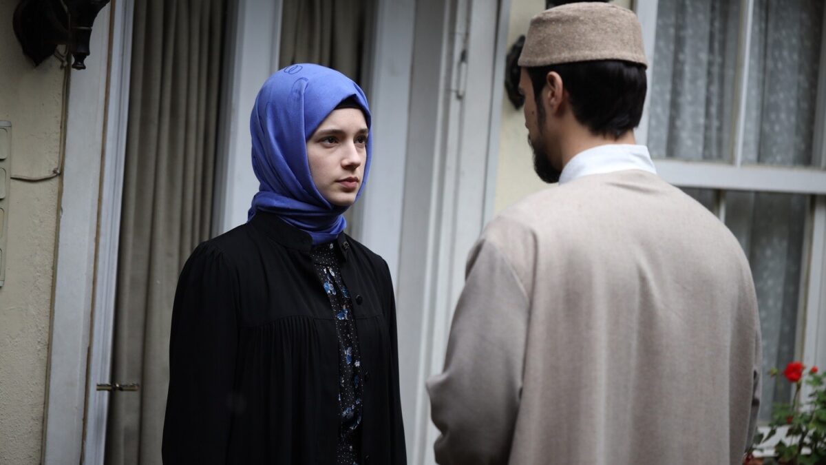 Зейнеп и Джунейд («Красные бутоны»)