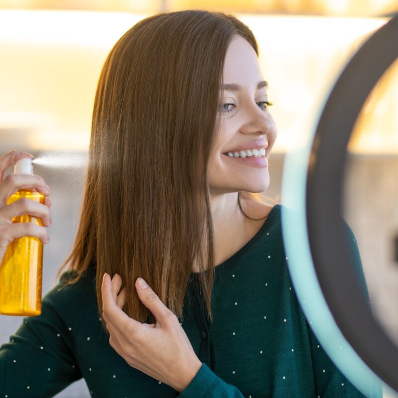 Из блестящих локонов в соломенный пучок: для чего нужна UV-защита волос?
