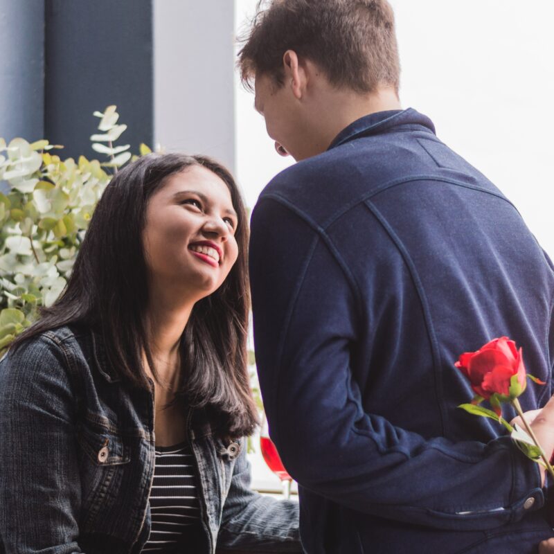 К чему задавать вопросы о любви? Разве это не спонтанное чувство?