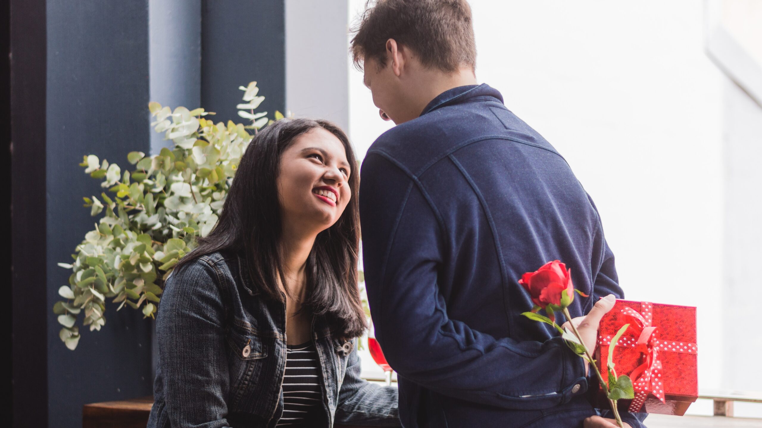 К чему задавать вопросы о любви? Разве это не спонтанное чувство?