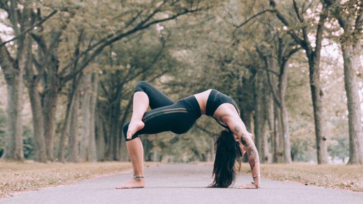 В 20 лет поясница, как у деда: топ-5 упражнений от боли в спине