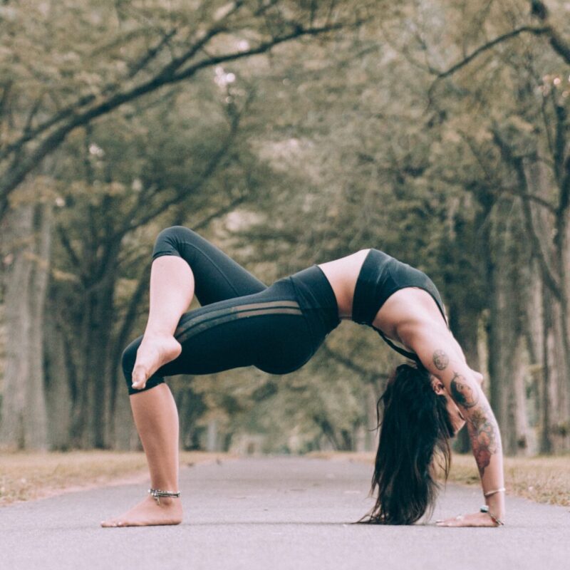 В 20 лет поясница, как у деда: топ-5 упражнений от боли в спине