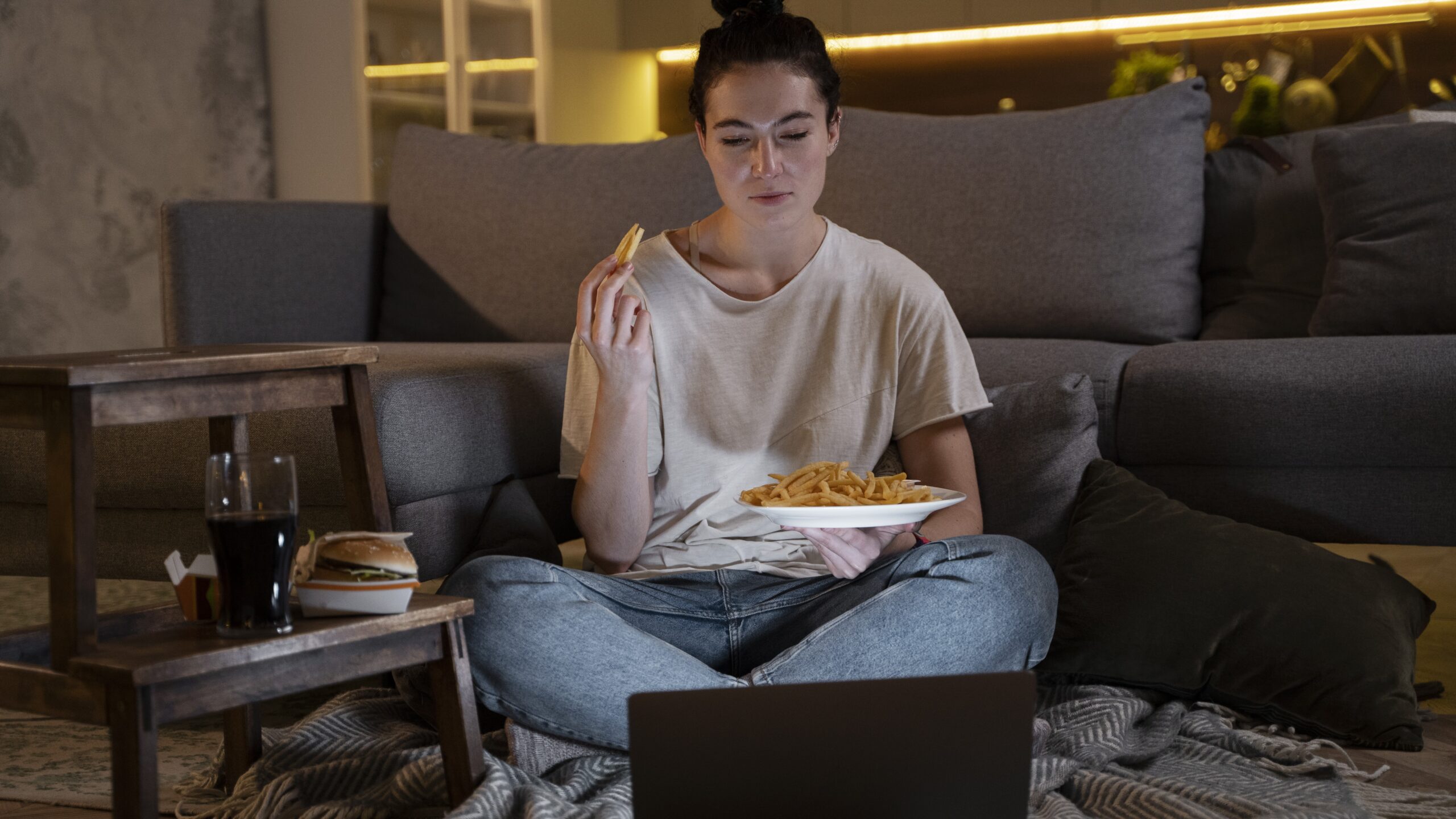 «Посмотрю, чем закончилось, и завяжу»: влияние сериалов опасно?