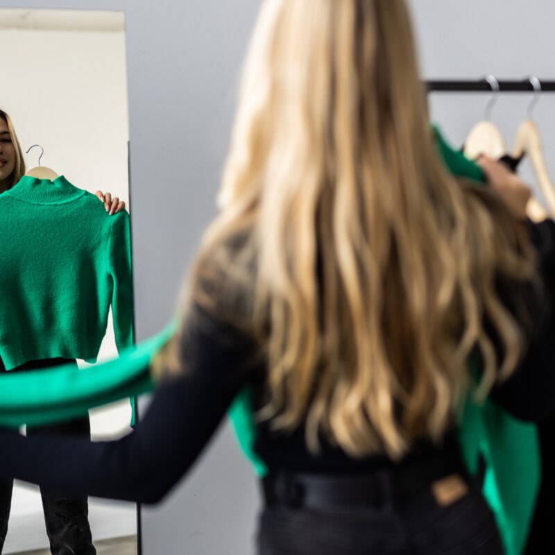 Образ за пять минут вместо часа у шкафа: как разложить вещи?