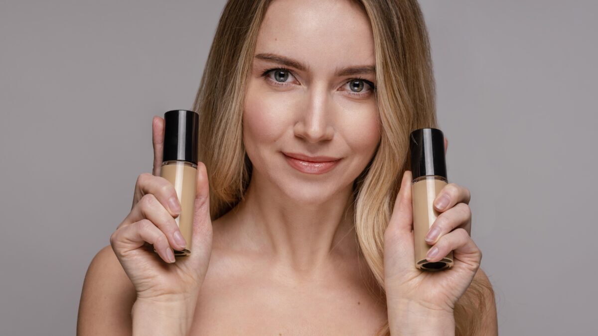 Для жирной кожи подходит пудра или тональник?