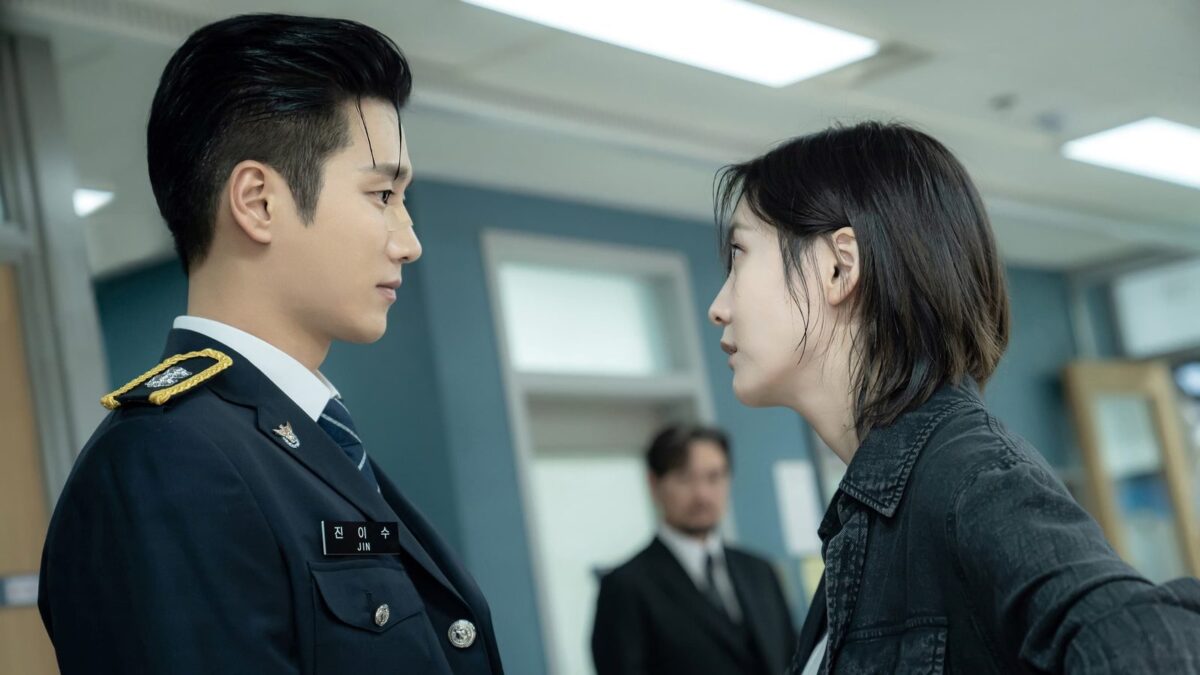 Кадр из фильма «Чеболь против детектива» (2024).