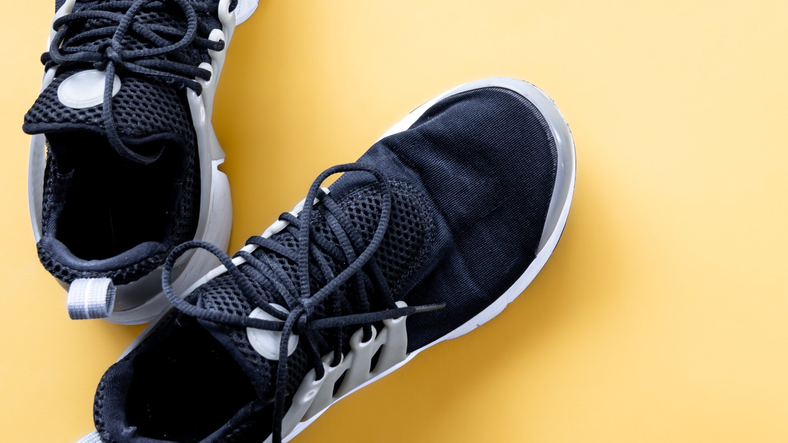 Босоногая обувь или узкие носы? Всё про тренд на пятипалые ботинки