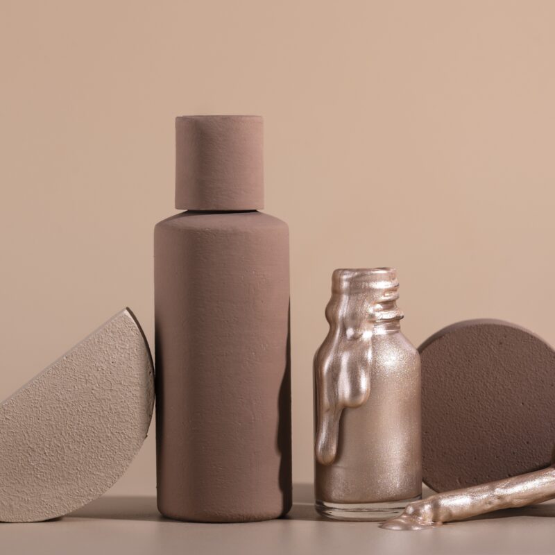 Не поранься: как использовать косметику до последней капли?