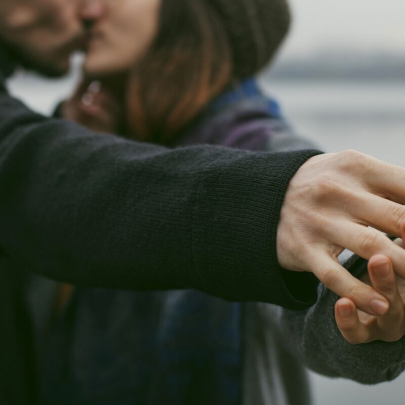 Тянется из детства: как формируется тип привязанности