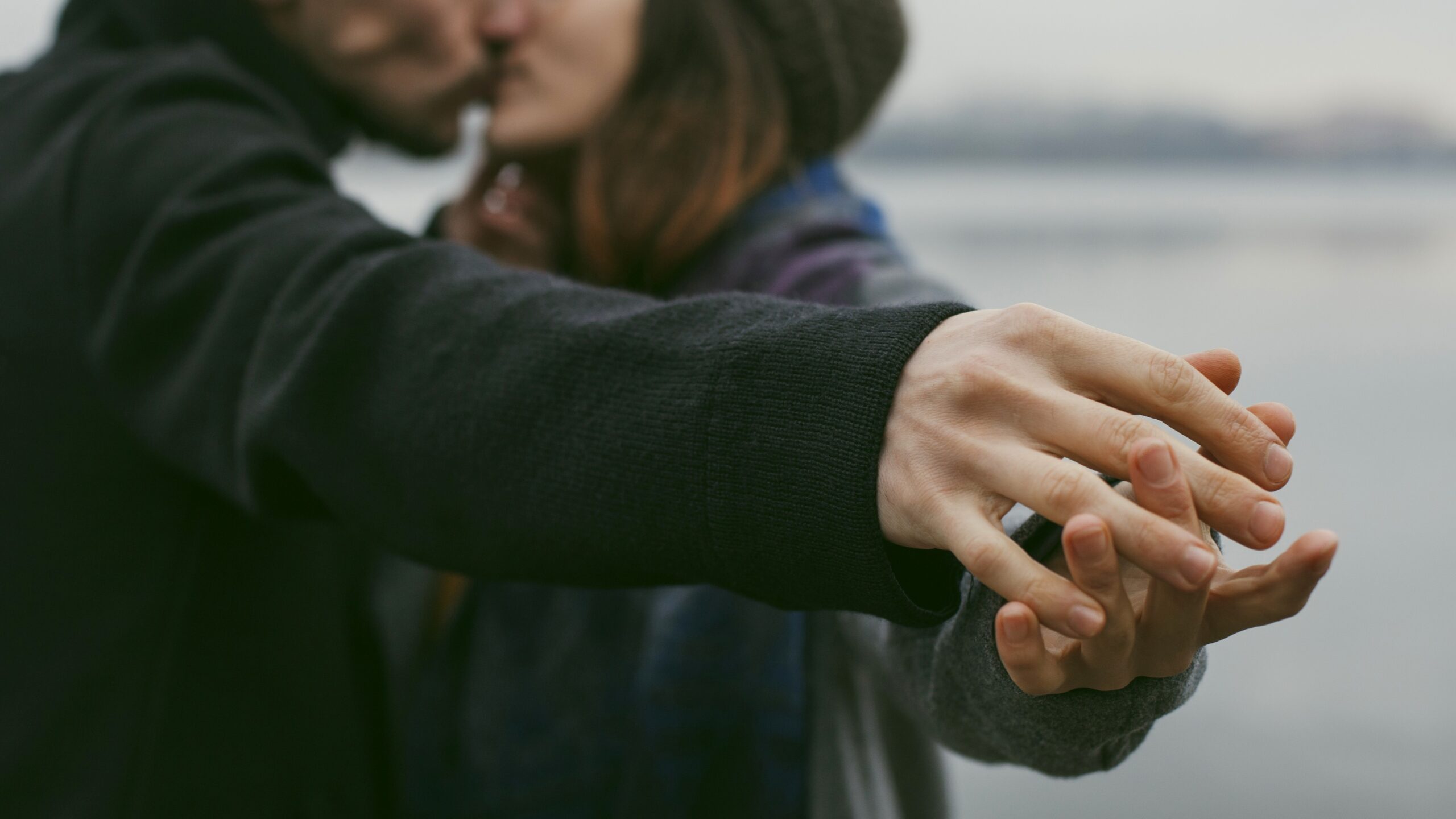 Тянется из детства: как формируется тип привязанности