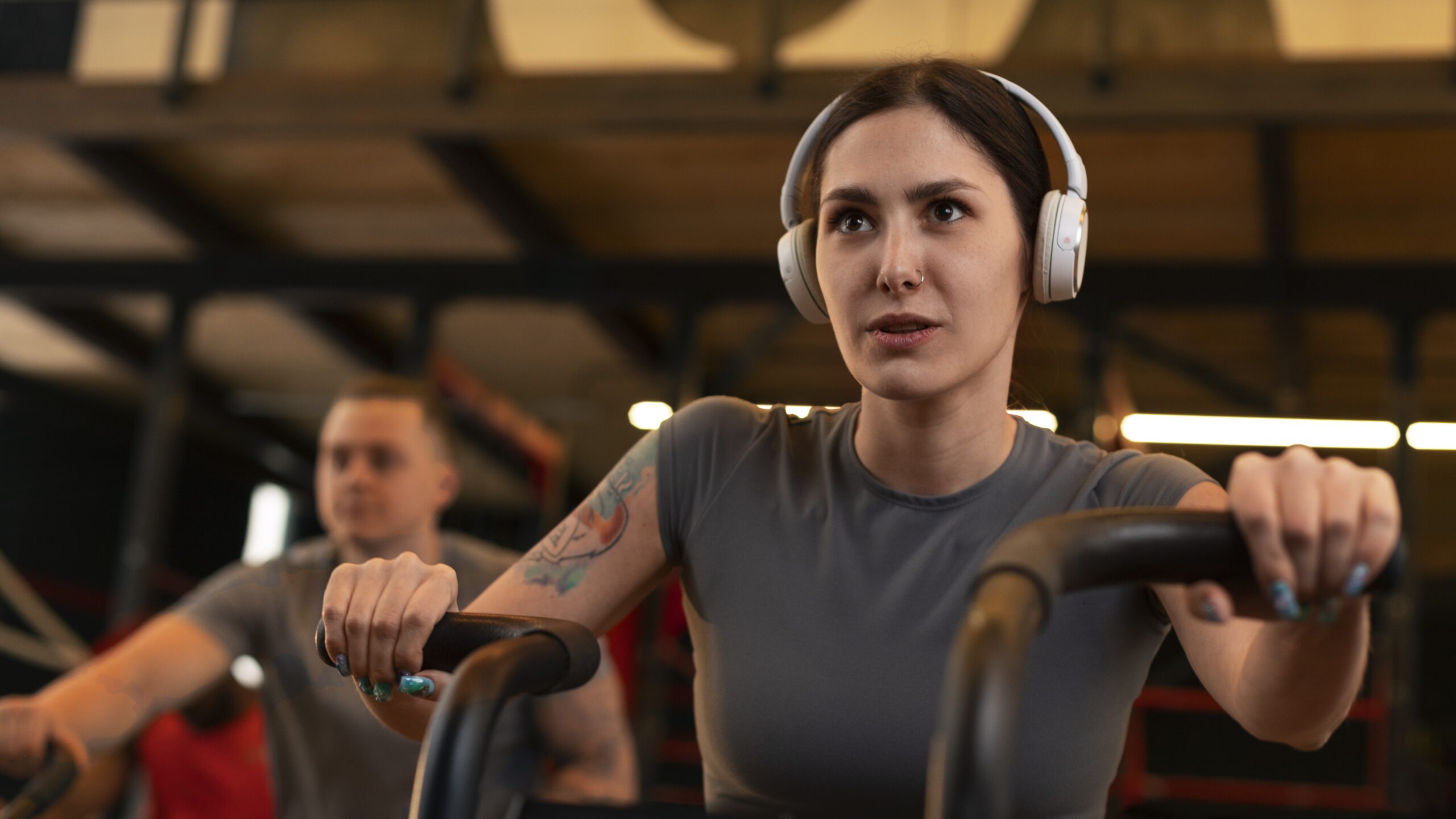 Не заметил, как упала штанга: стоит ли тренироваться с музыкой?