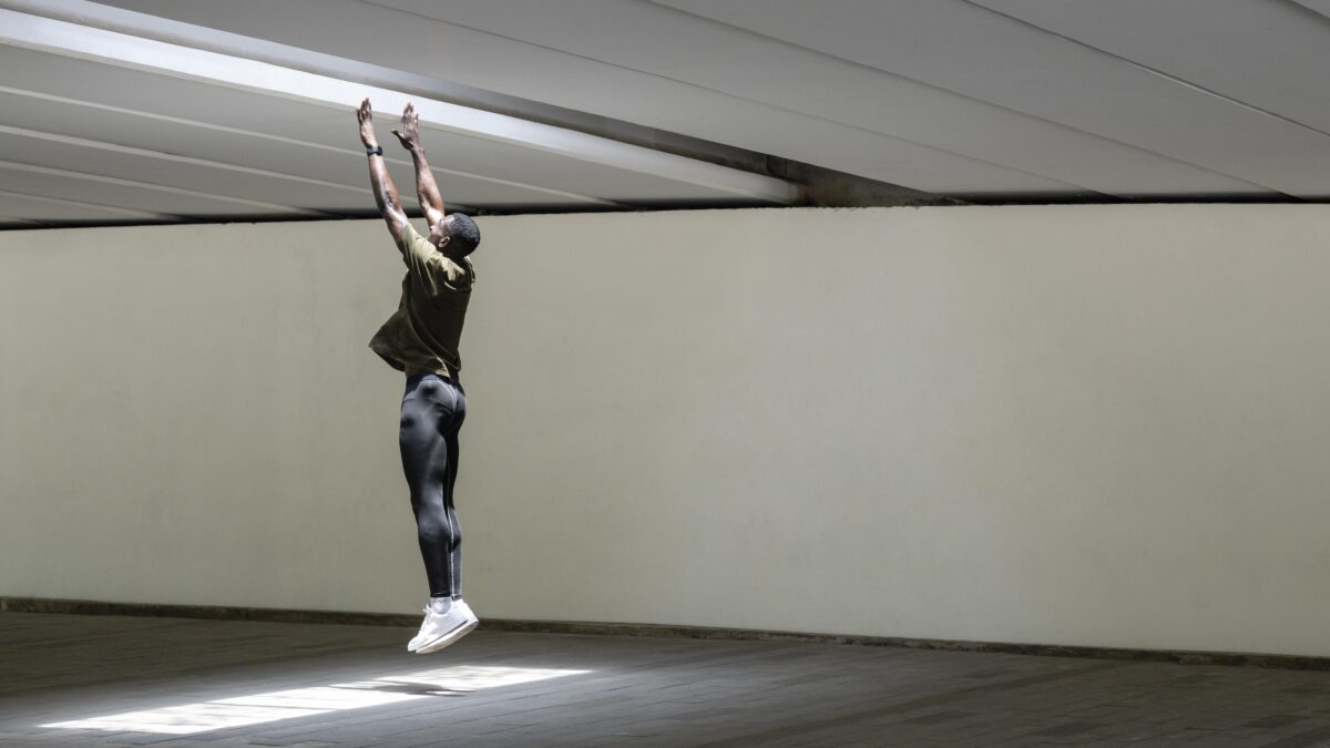 Две минуты попрыгал – весь день бодрый: что такое лимфодренажная зарядка