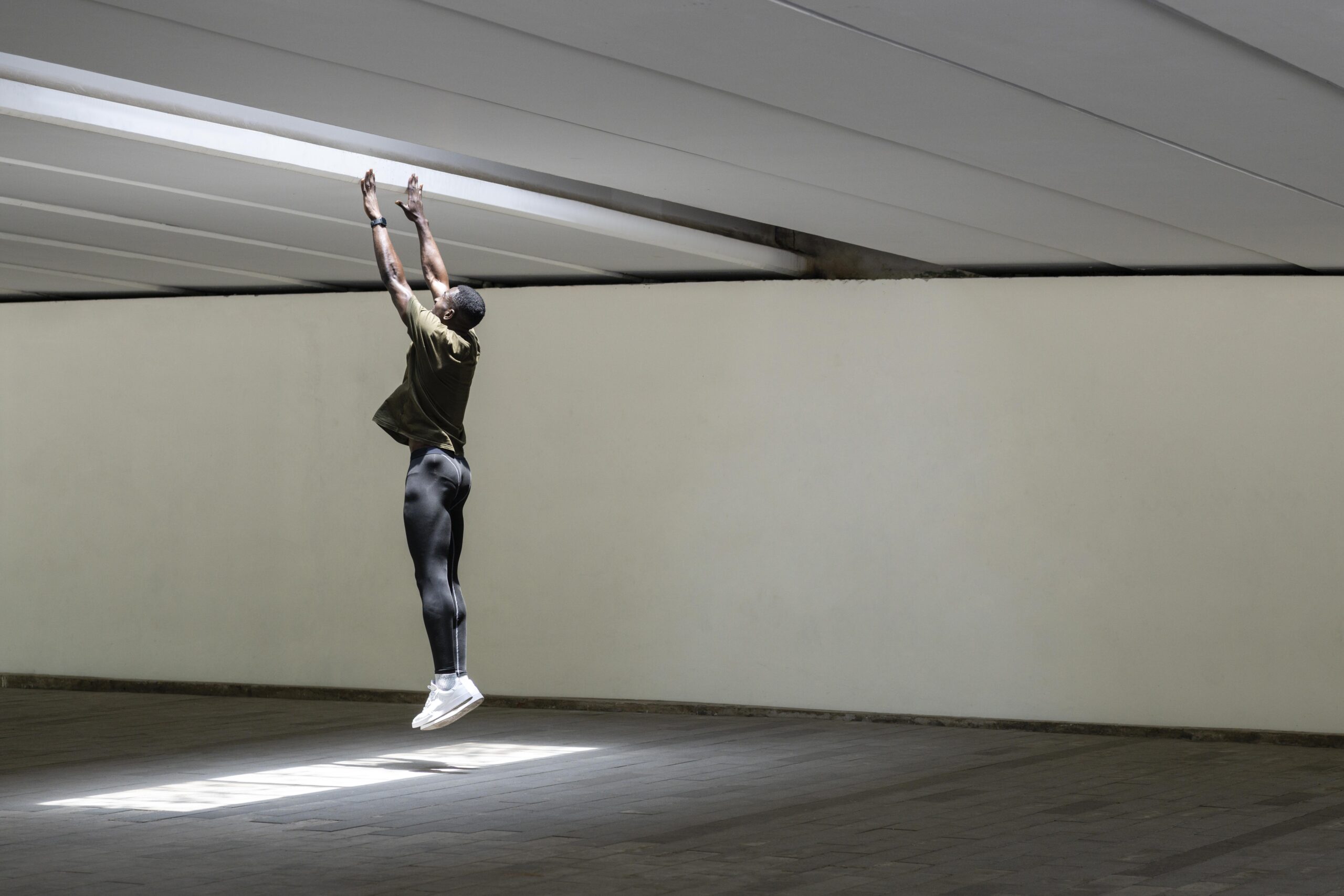 Две минуты попрыгал – весь день бодрый: что такое лимфодренажная зарядка