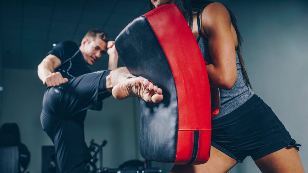 Форма в зал: как выбрать одежду для фитнеса и из какой ткани