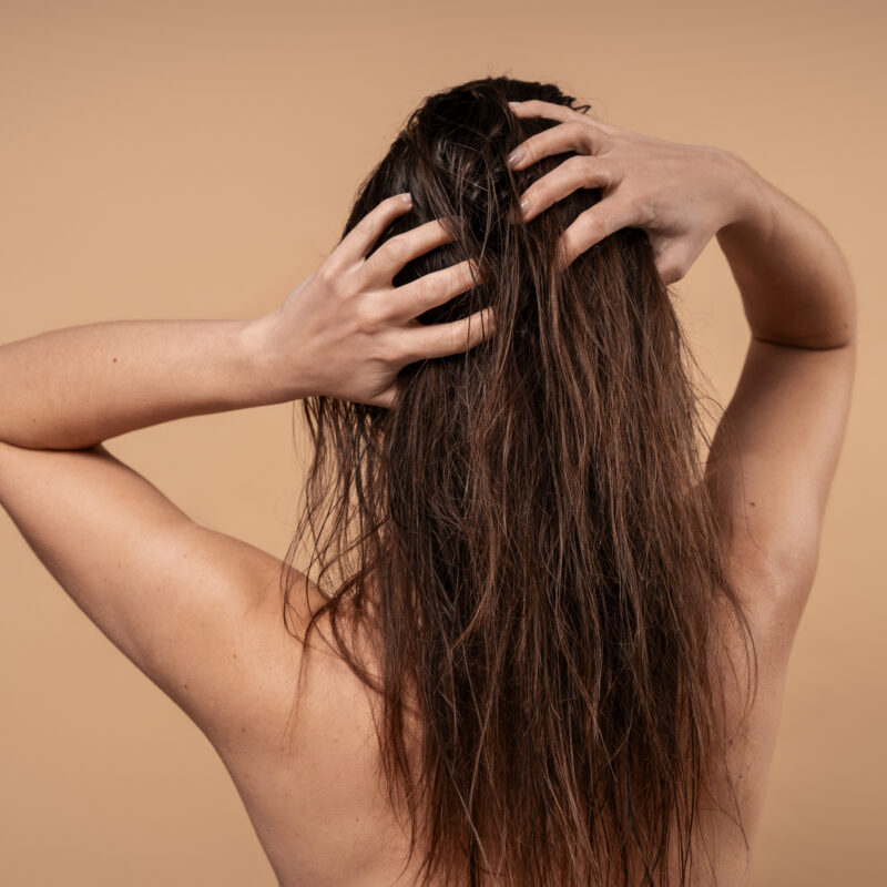Почему быстро жирнятся волосы и как с этим бороться? Пошаговая инструкция