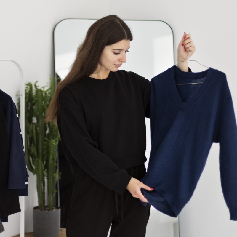 Пять вещей и 20 образов: что такое капсула и как её составить?