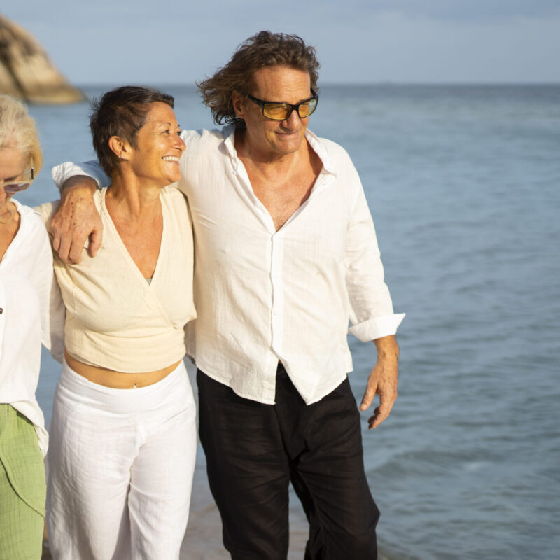 «Мам, я в панамке»: почему в отпуске с родителями ты снова подросток – как это остановить?