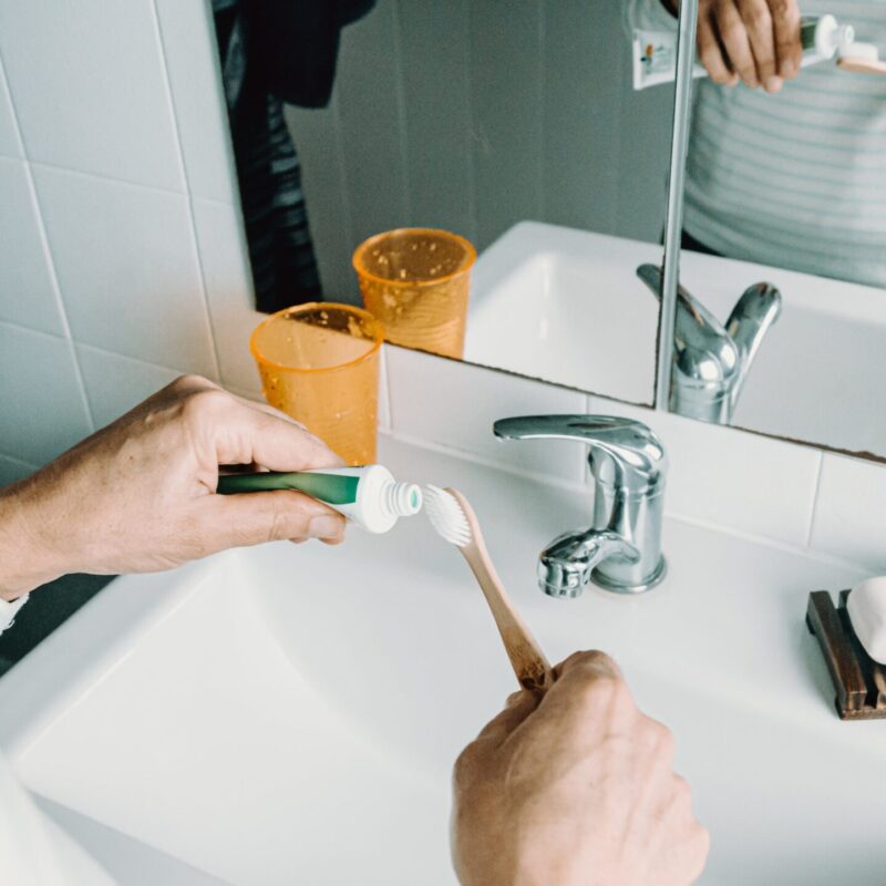 Уйди, от тебя воняет! Что делать с запахом изо рта – топ-5 способов