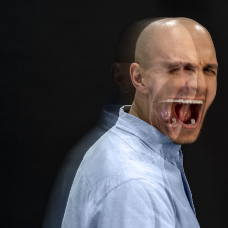 Вышла замуж за сталкера: почему жертвы привязываются к обидчикам?