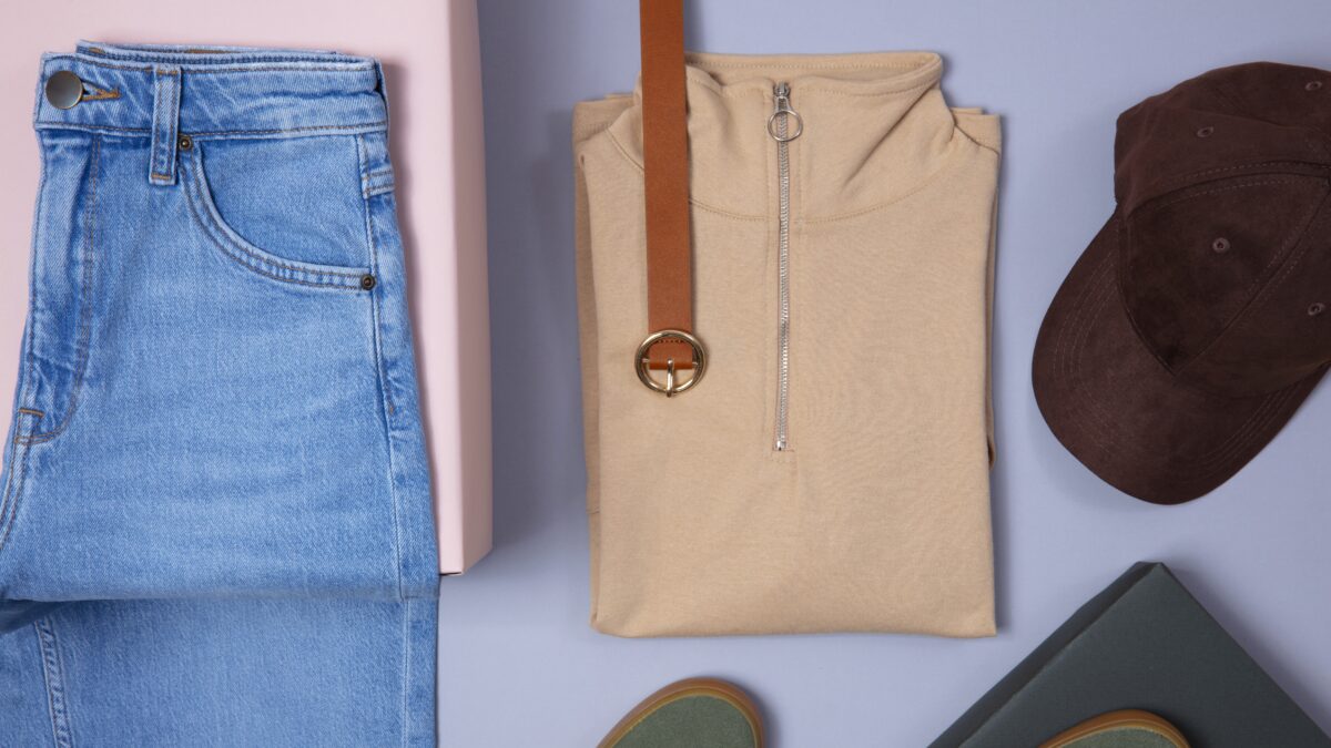 Тугие носки придётся выбросить: чем опасна тесная одежда