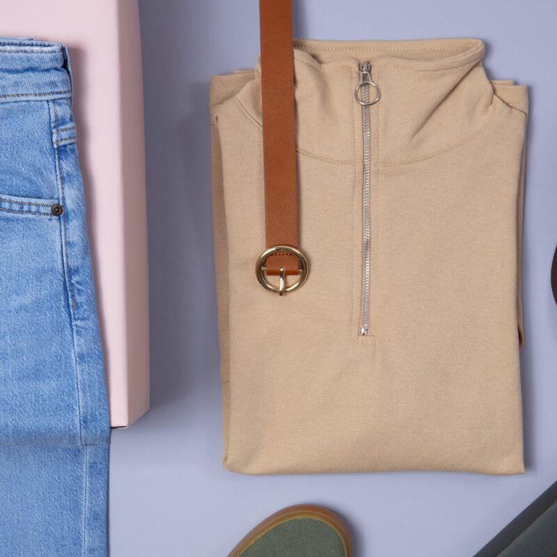 Тугие носки придётся выбросить: чем опасна тесная одежда