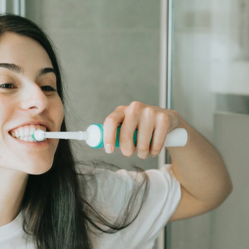 Никогда не бери это в рот: топ-5 вредных привычек, которые убьют твою улыбку