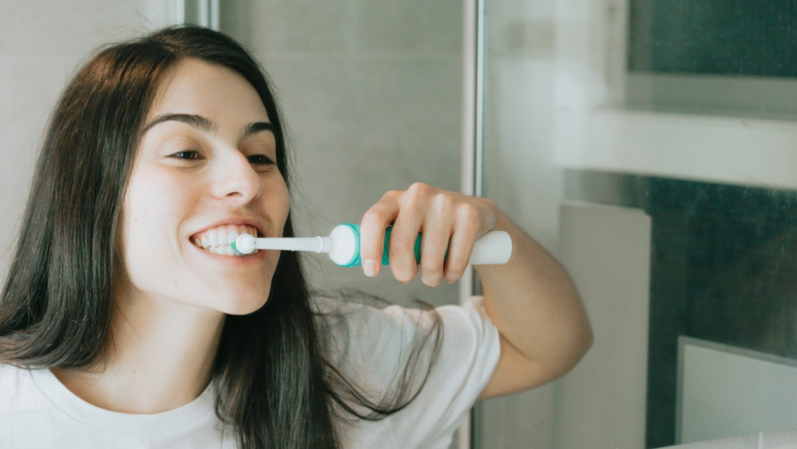 Никогда не бери это в рот: топ-5 вредных привычек, которые убьют твою улыбку