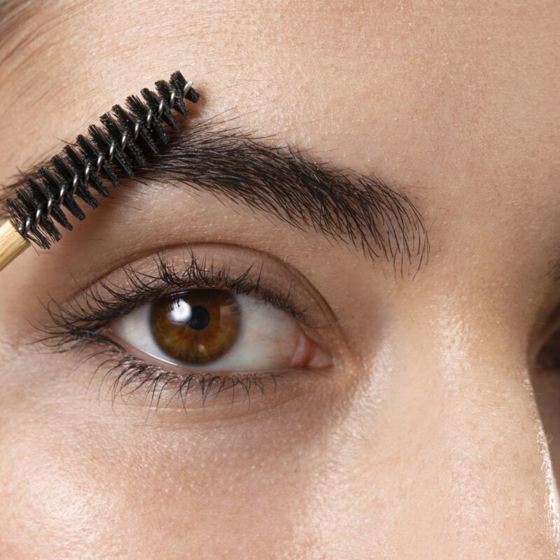 Молодость прощает не всё? Почему не растут брови и как сделать их густыми 