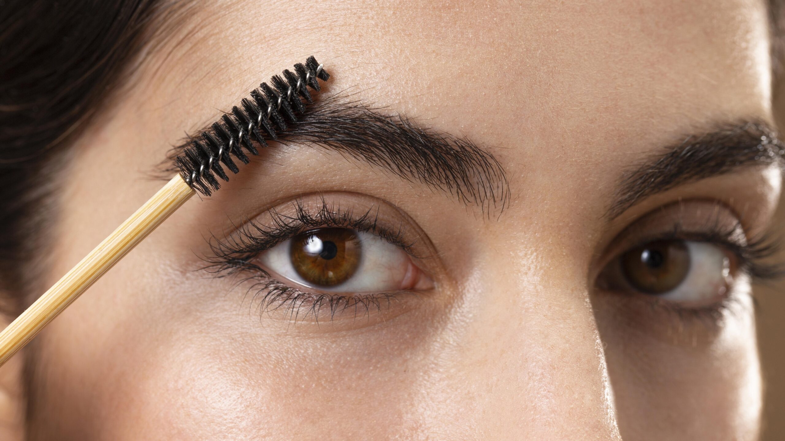 Молодость прощает не всё? Почему не растут брови и как сделать их густыми 