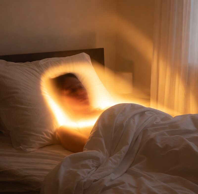 «Не могу пошевелиться и хочу кричать»: что такое сонный паралич, опасен ли он и как предотвратить