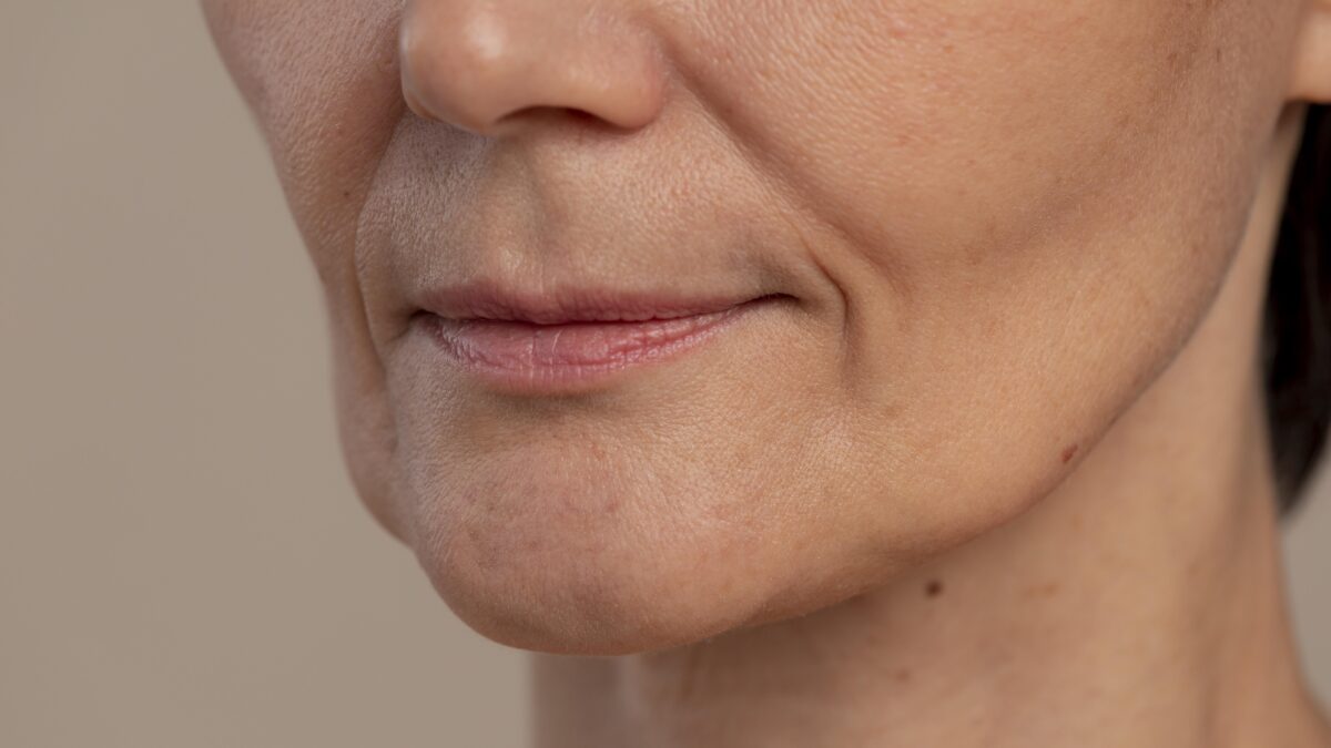 Почему поплыл овал лица и что с этим делать: как подтянуть брыли