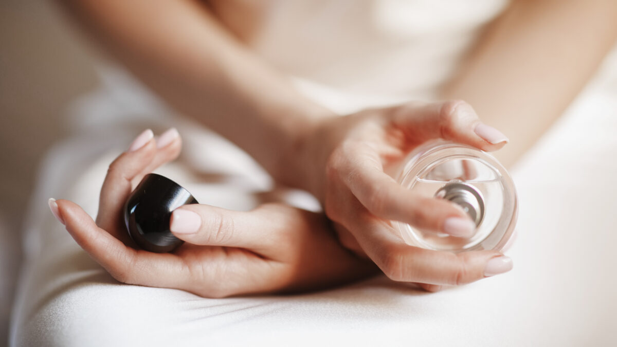 Как выбрать духи: советы стилиста, пирамида аромата и ошибки новичков