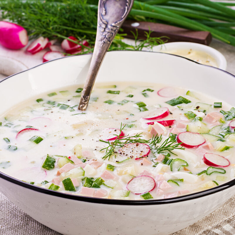 Как приготовить окрошку правильно: история блюда, его польза и избранные рецепты