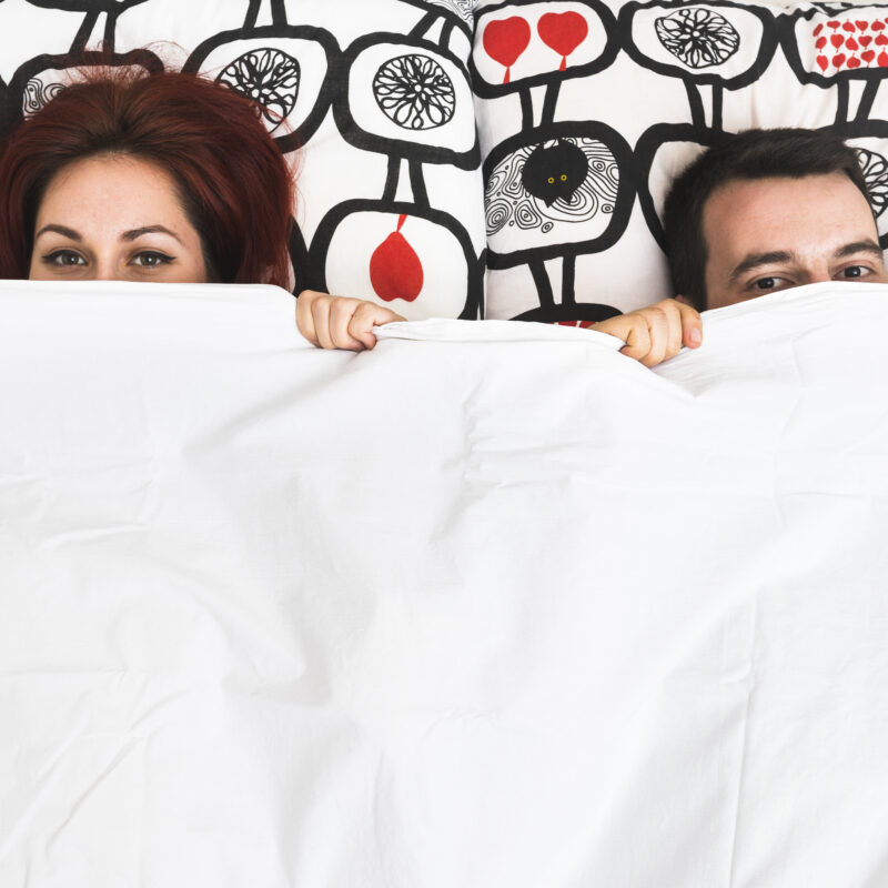 Ни страсти, ни романтики: почему секс в отношениях уходит на второй план?