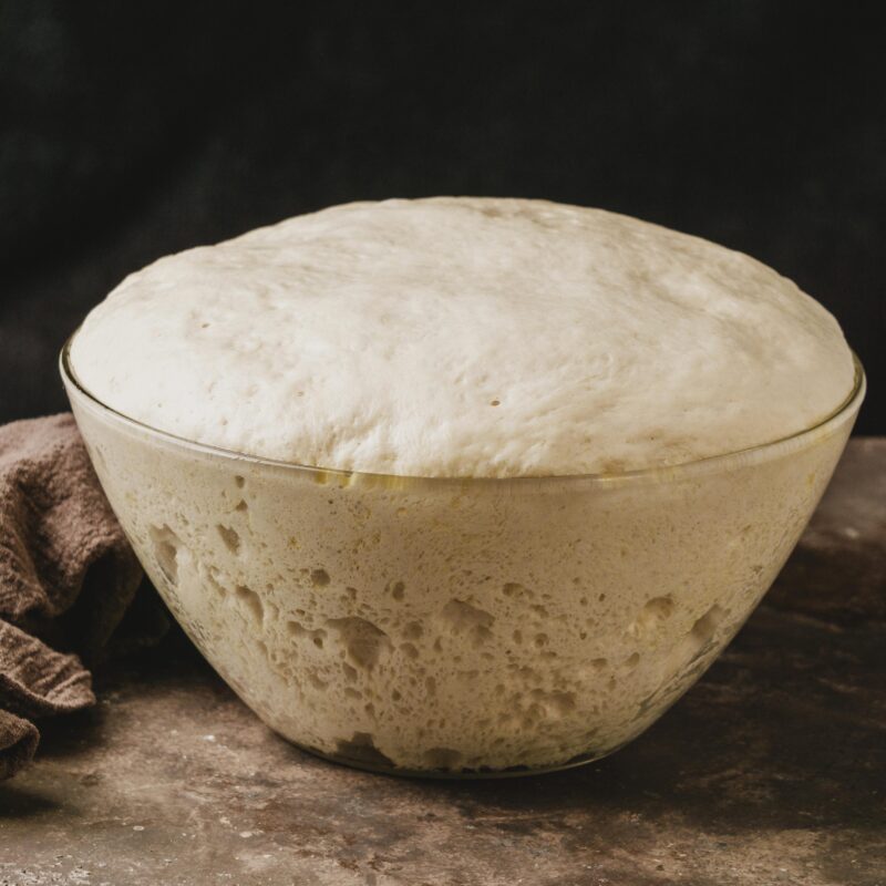 Оладьи, пицца и крекеры: 4 рецепта на закваске, от которых не болит живот