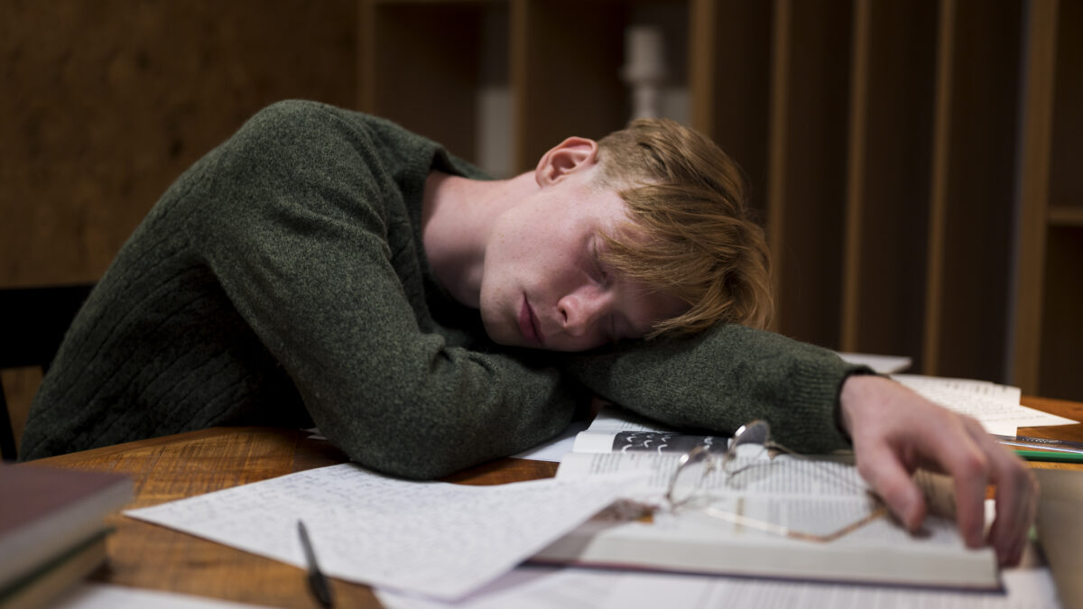 поменяй вместо здания МГУ помести здание ВШЭ