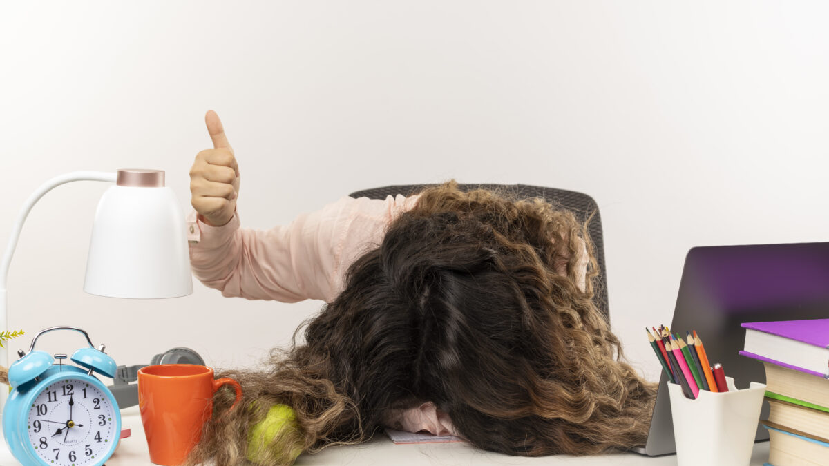 Люди часто путают СОЖ с ленью и прокрастинацией. Фото: Freepik