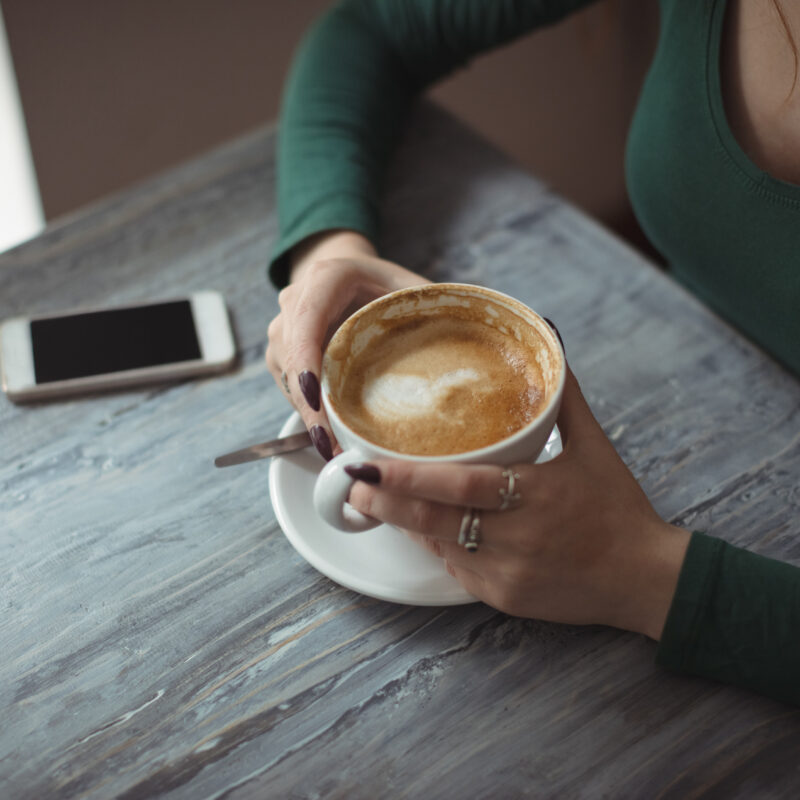 «Кофе больше не друг»: чем заменить любимый напиток, чтобы не было изжоги и паники