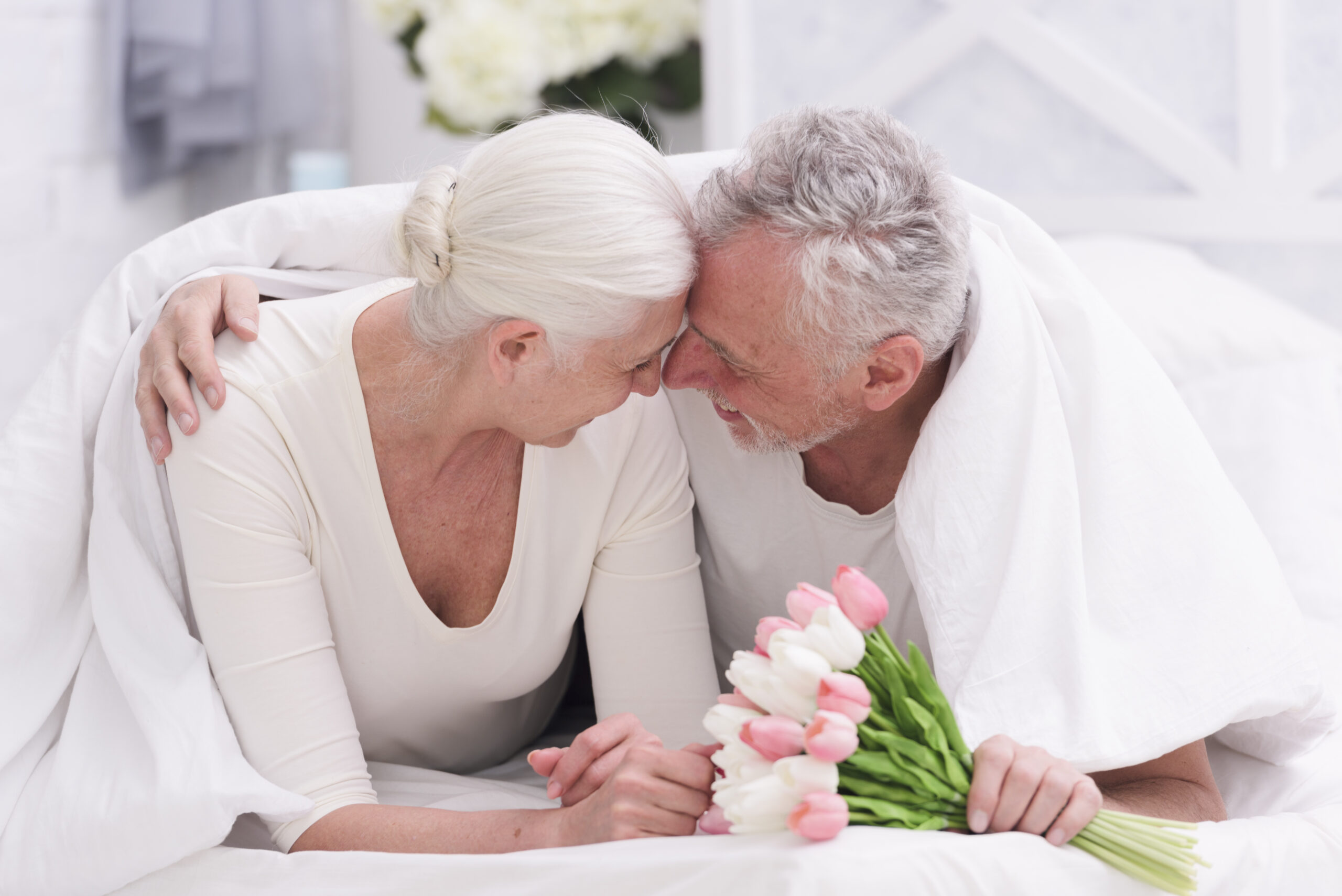Что подарить на годовщину свадьбы: 41-50 лет – гид по юбилеям